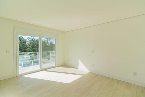 Image 37 - 225950