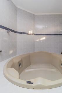 Image 38 - 225955