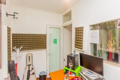 Image 32 - 226485