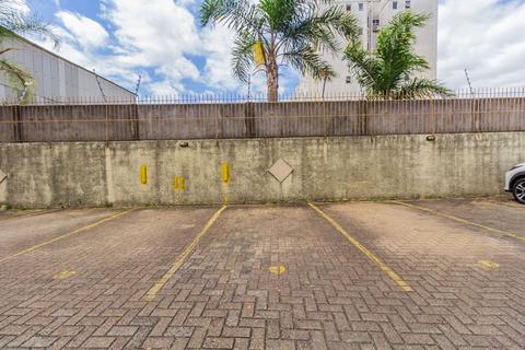 Image 16 - 228351