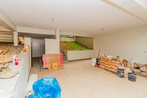 Image 32 - 228568