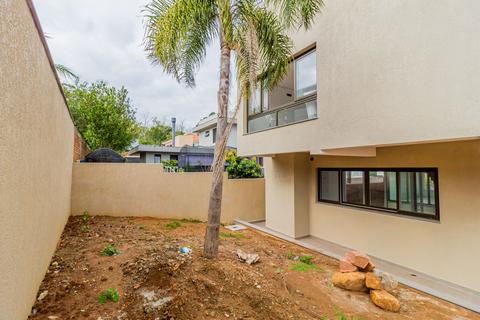 Image 39 - 228568