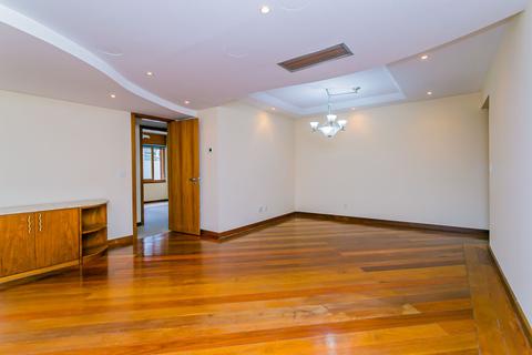 Image 3 - 228985
