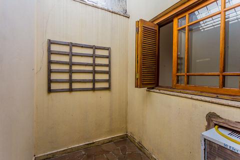 Image 17 - 229352