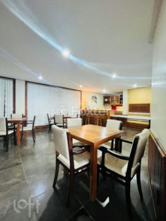 Image 32 - 233208