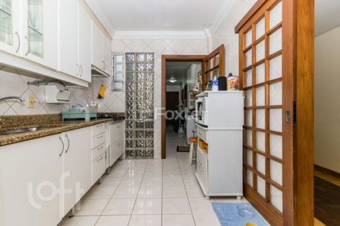 Image 34 - 235000