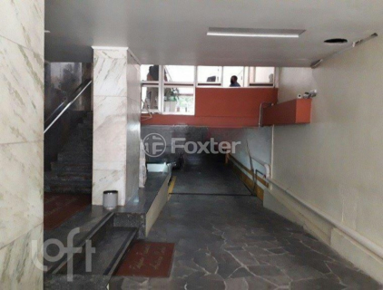 Image 44 - 235000