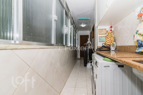 Image 38 - 235000