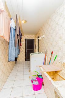 Image 33 - 242702