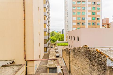 Image 3 - 243690