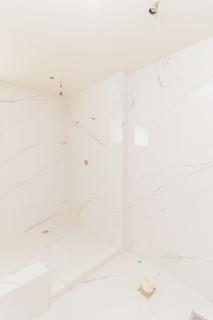 Image 34 - 250042
