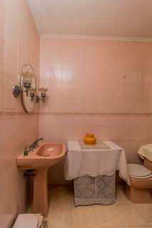 Image 35 - 251029