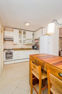 Image 38 - 253640