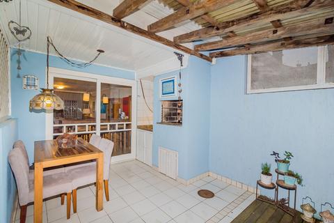 Image 42 - 253640