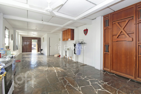 Image 21 - 270030