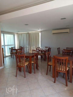 Image 42 - 279800