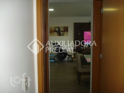 Image 17 - 285327