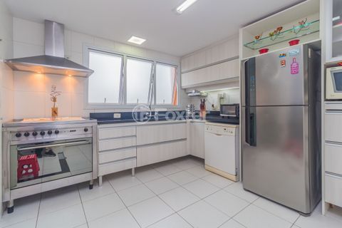Image 33 - 295797