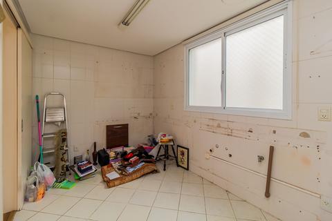 Image 21 - 298075