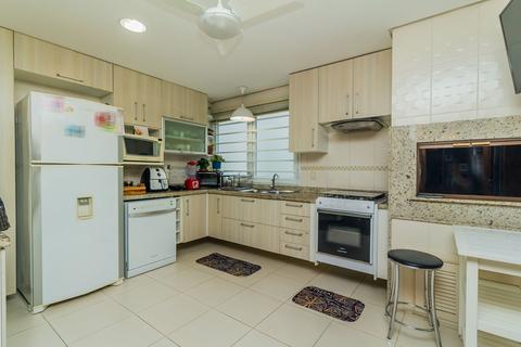 Image 28 - 299221