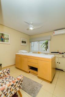 Image 31 - 299221