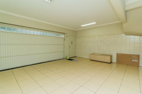 Image 37 - 299221