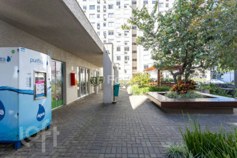 Image 19 - 299758
