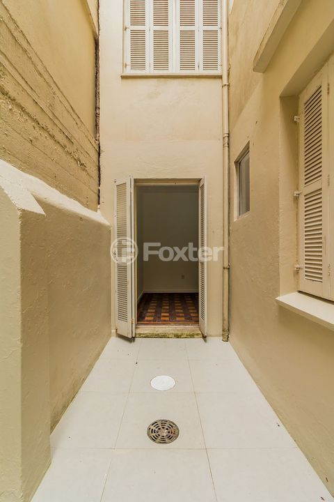 Image 20 - 302284