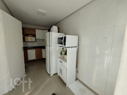 Image 11 - 303685