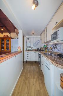 Image 6 - 304820