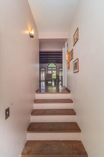 Image 18 - 304820
