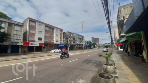 Image 21 - 305228