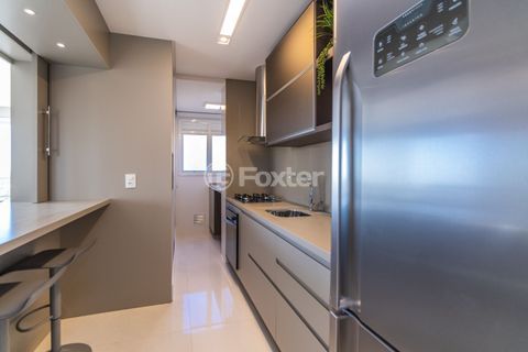 Image 28 - 305307
