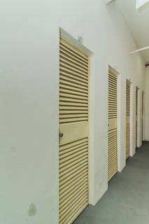 Image 37 - 305309