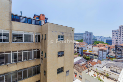 Image 30 - 305516