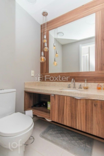 Image 20 - 305604