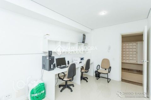 Image 25 - 305915