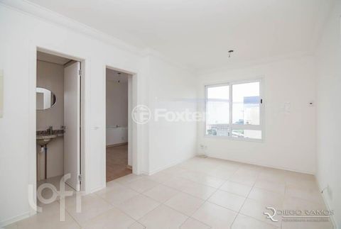 Image 35 - 305915