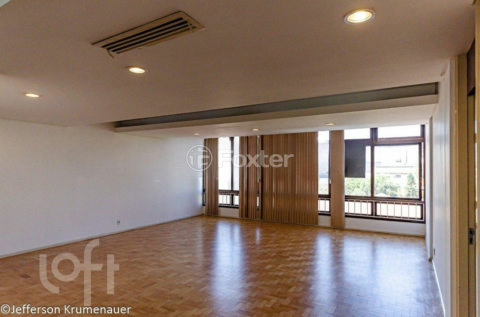 Image 17 - 306010