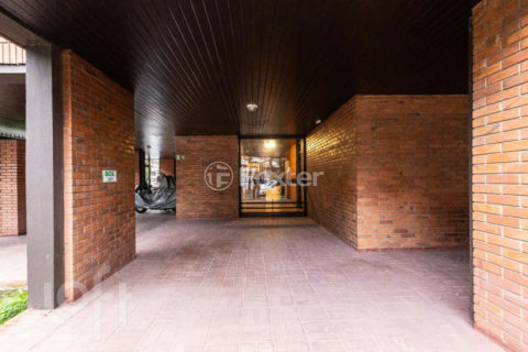 Image 18 - 306302