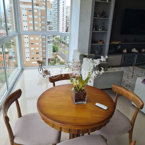 Image 23 - 306748