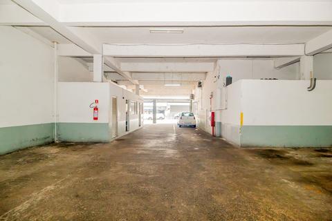 Image 3 - 308546