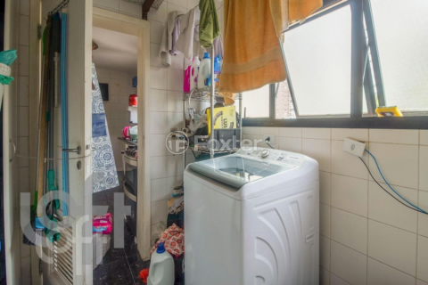 Image 17 - 312935