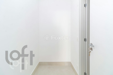 Image 3 - 320000
