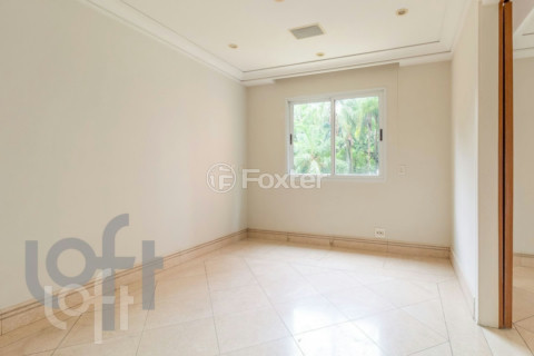 Image 30 - 320006