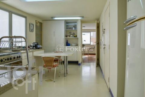 Image 44 - 322349