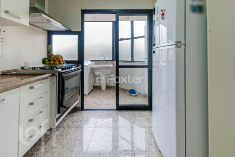 Image 21 - 323946