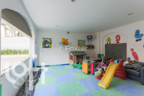 Image 30 - 326400