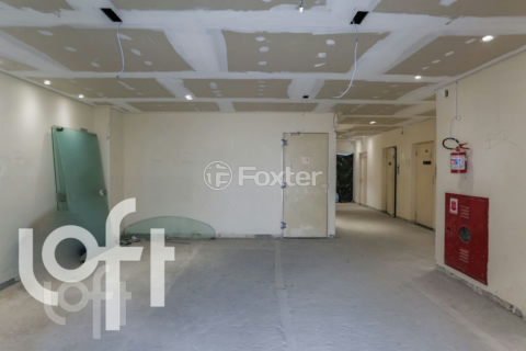 Image 33 - 326400