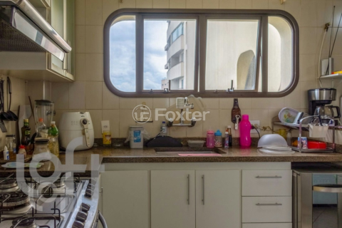 Image 33 - 327216